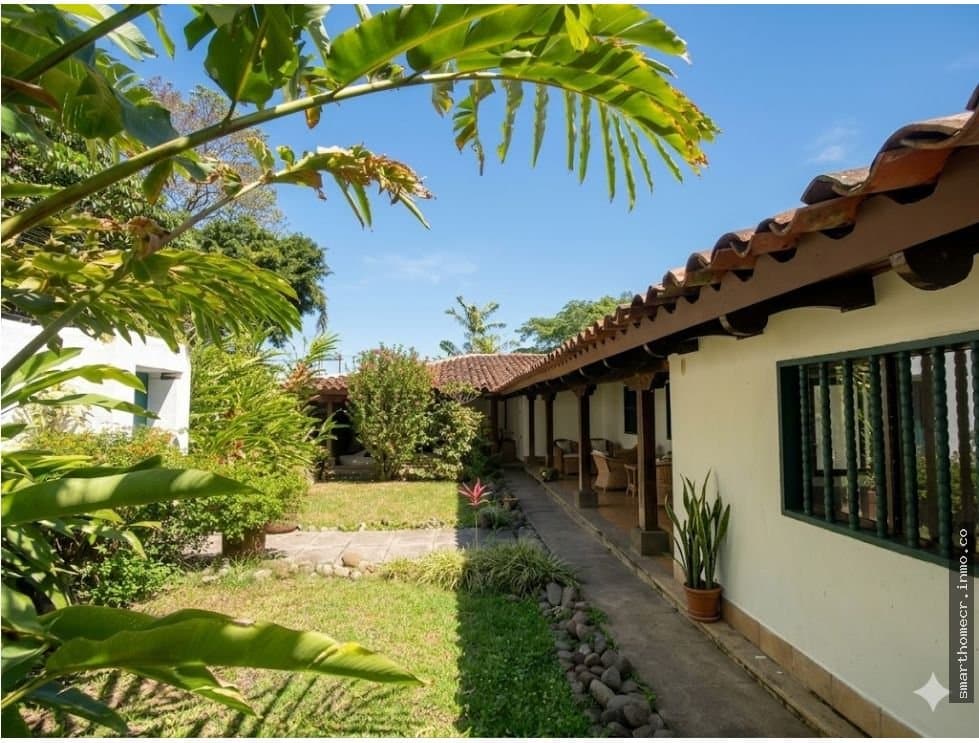 Venta de casa independiente de una planta en escazú